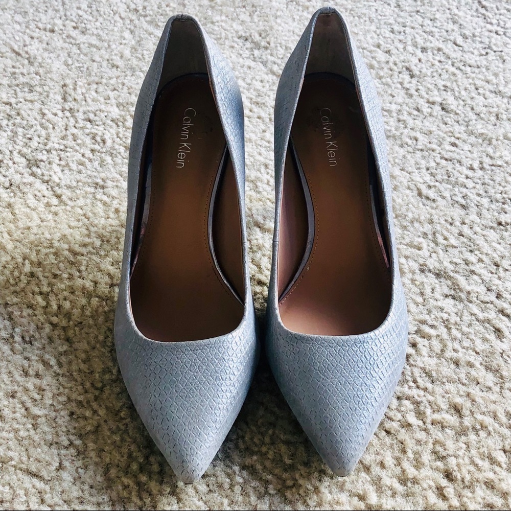 NWOT Size 6.5 Calvin Klein Pumps